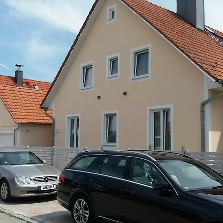 Mueller Residenz Zur S-bahn 3* カールスフェルト